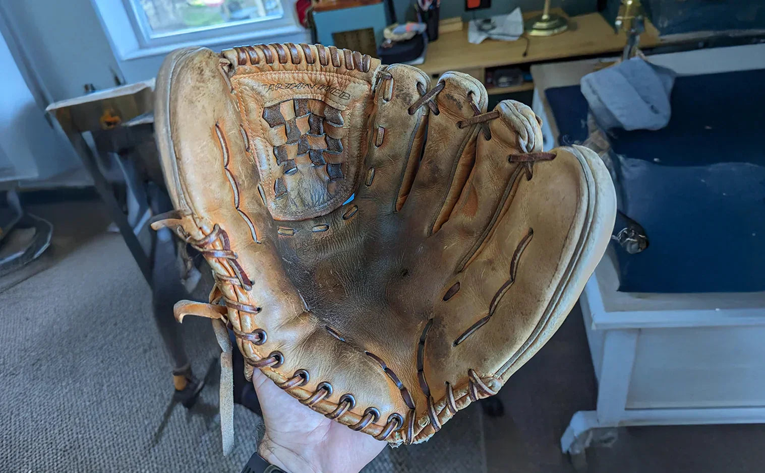 How to Clean Stubborn Stains on Baseball Glove? (Quick Solution)